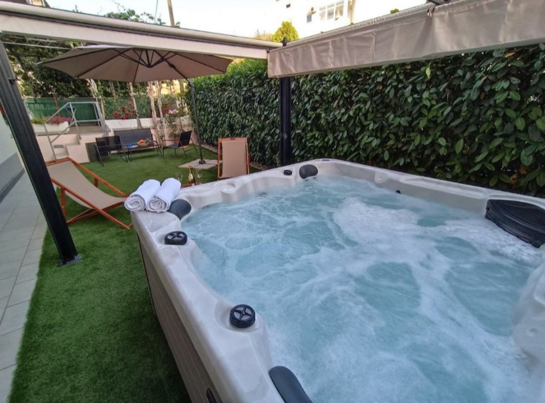 WHIRLPOOL 1
